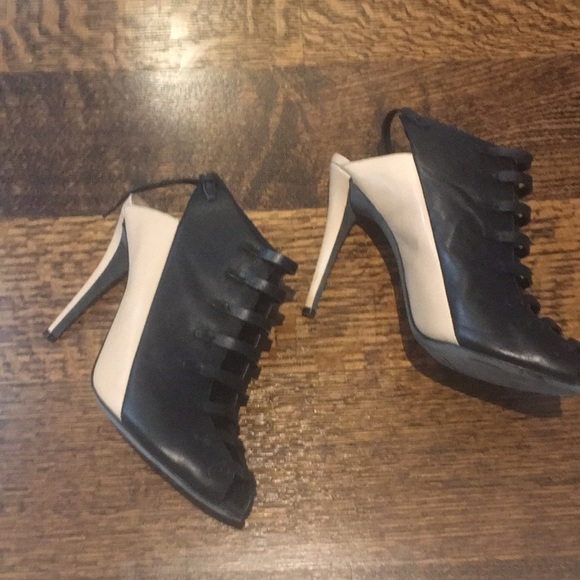 High heeled Narcisco Rodriguez designer shoes - Picture 2 of 3